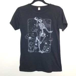 Garden Skeleton black women's Medium tee